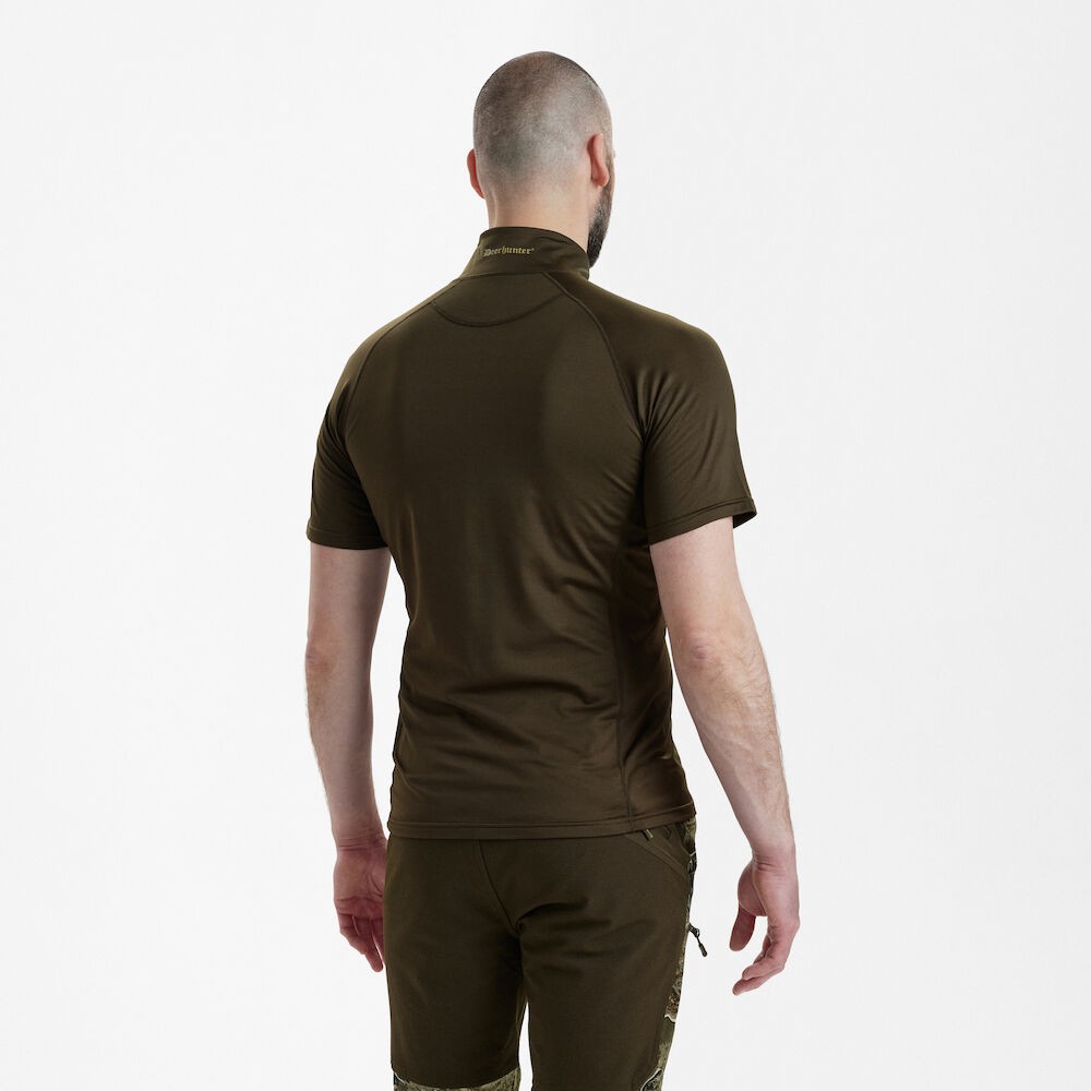Deerhunter - Excape Isolerad T-shirt med dragkedja i halsen